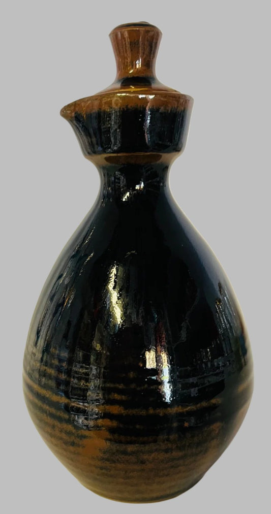 New Zealand Potter Stephen Carter – Oil Bottle