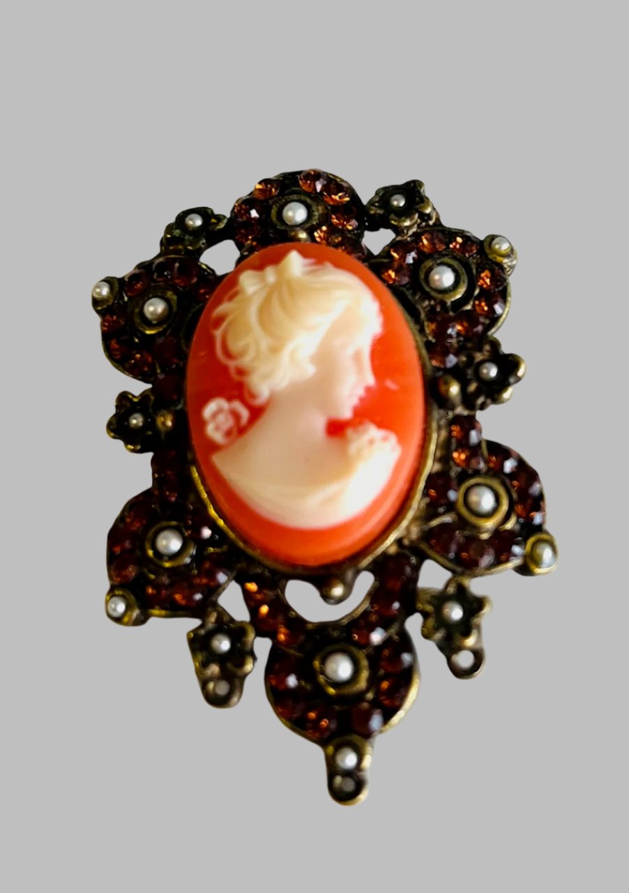 1950s Cameo Brooch